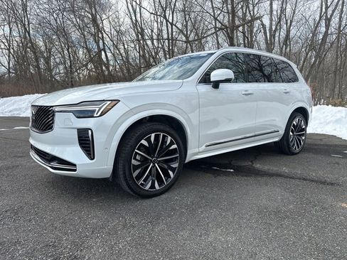 Certified 2025 Volvo XC90 B6 Plus image 4