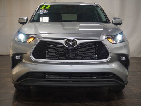 Used 2022 Toyota Highlander XLE image 12