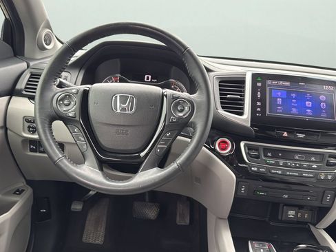 Used 2016 Honda Pilot Touring image 12