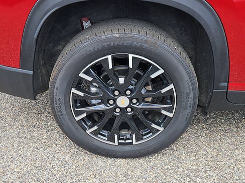 Certified 2025 Chevrolet Traverse LT w/ Sun and Wheel Package AWD/4WD image 9