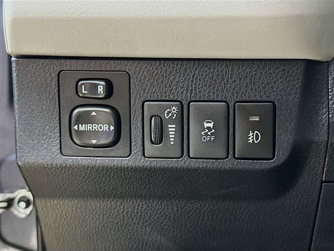 Used 2015 Toyota RAV4 LE FWD image 12