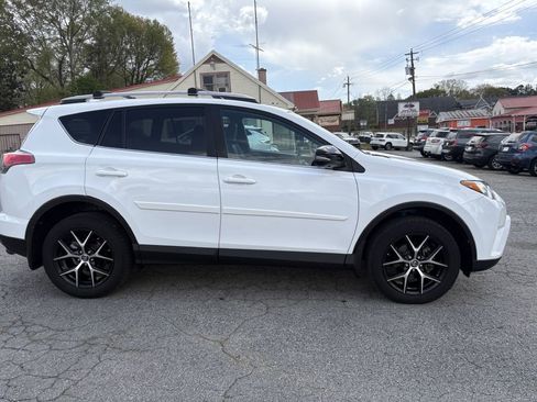 Used 2017 Toyota RAV4 SE w/ Advanced Technology Package image 7