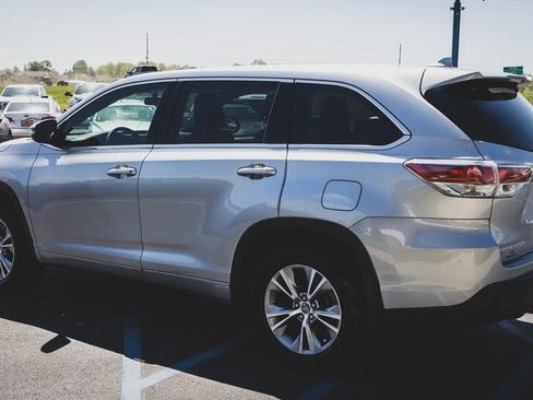 Used 2016 Toyota Highlander LE AWD/4WD image 8