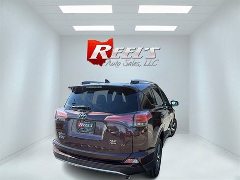 Used 2018 Toyota RAV4 XLE AWD/4WD image 27