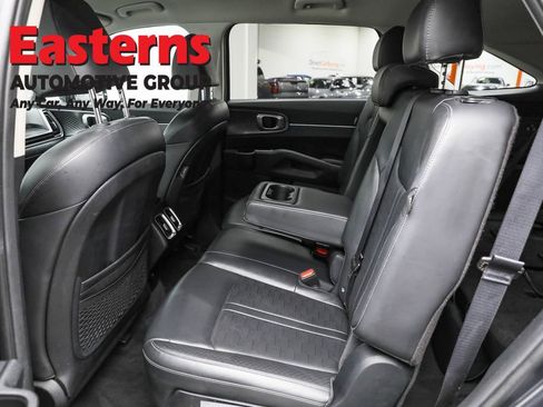 Used 2024 Kia Sorento S image 23