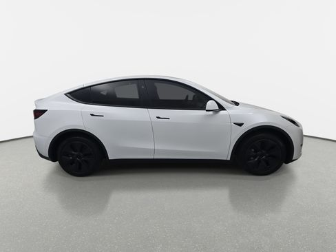 Used 2025 Tesla Model Y Long Range image 4