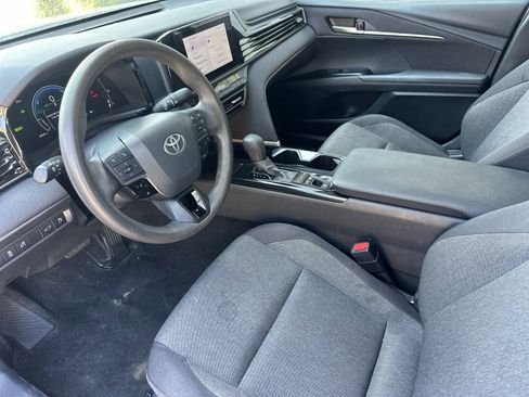 Used 2025 Toyota Camry LE image 9