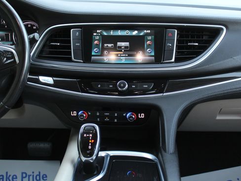 Used 2019 Buick Enclave Essence AWD/4WD image 22