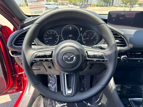 New 2025 MAZDA MAZDA3 Hatchback w/Premium Plus Pkg image 9