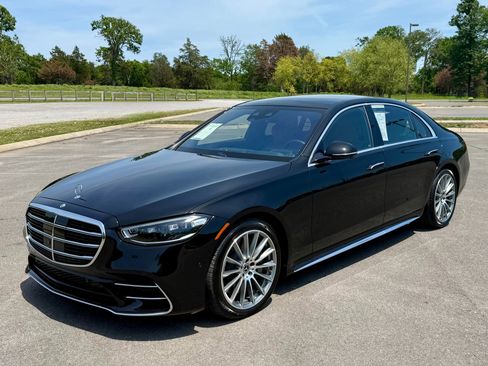 Used 2022 Mercedes-Benz S 580 4MATIC Sedan image 2