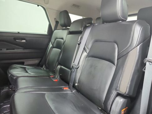 Used 2022 Nissan Pathfinder SL w/ SL Black Package FWD image 11
