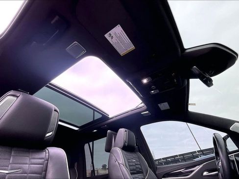 Used 2023 Cadillac Escalade ESV V w/ LPO, ONYX Package image 30