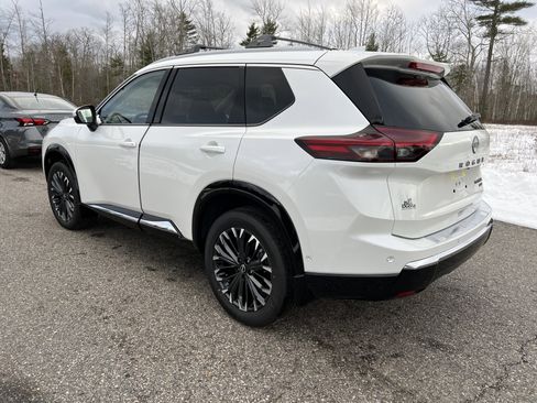 New 2026 Nissan Rogue Platinum image 5