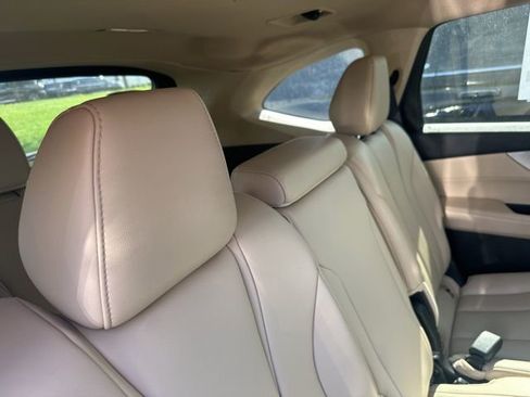 Used 2023 Acura MDX SH-AWD image 13