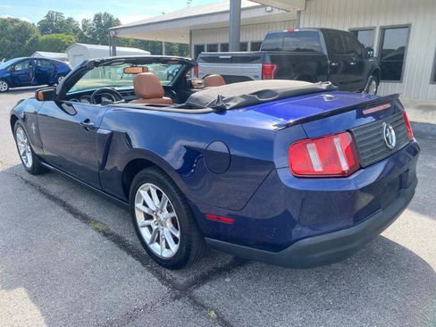 Used 2010 Ford Mustang Convertible RWD image 5