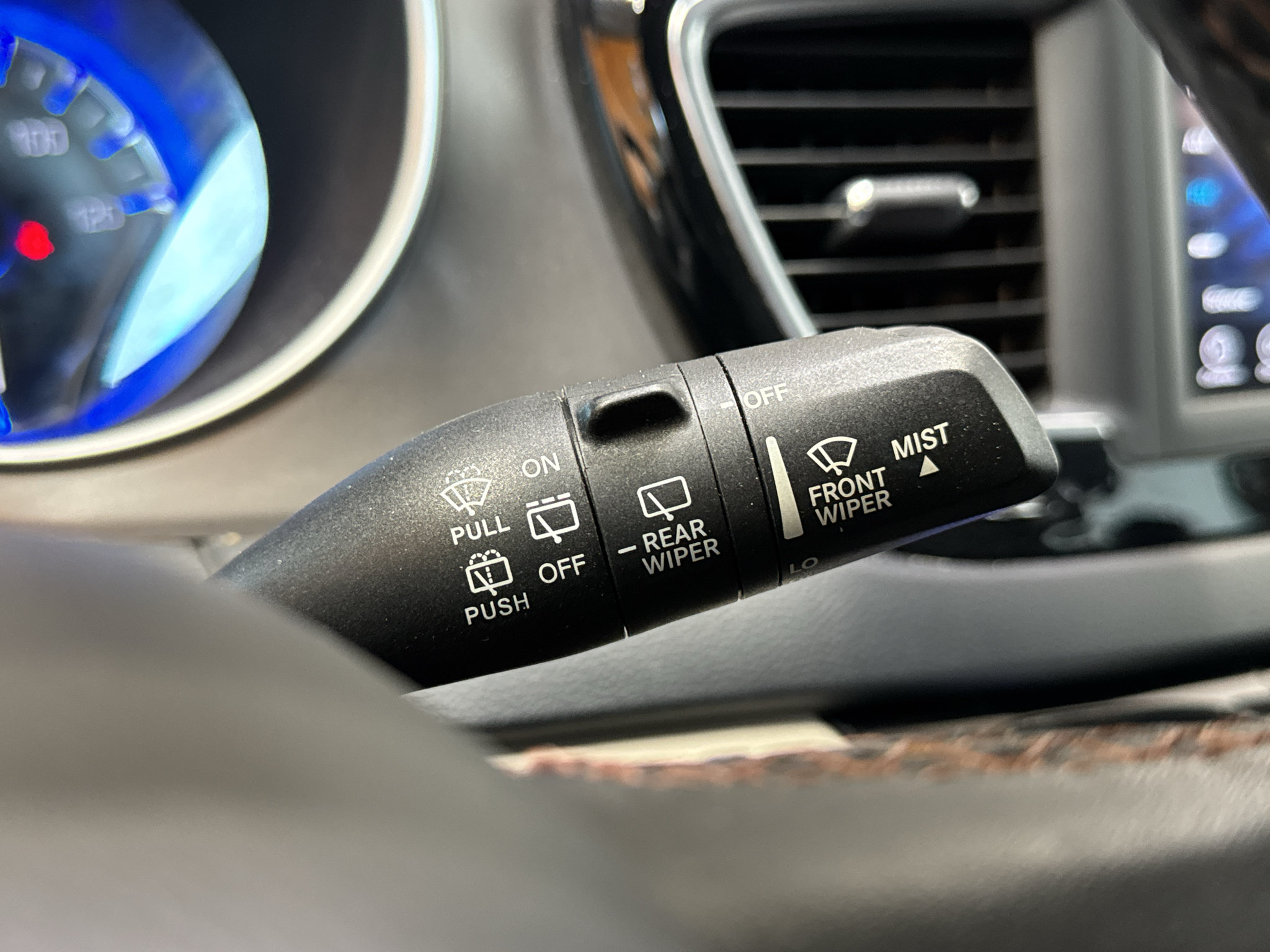 Used 2020 Chrysler Pacifica Touring-L FWD image 27