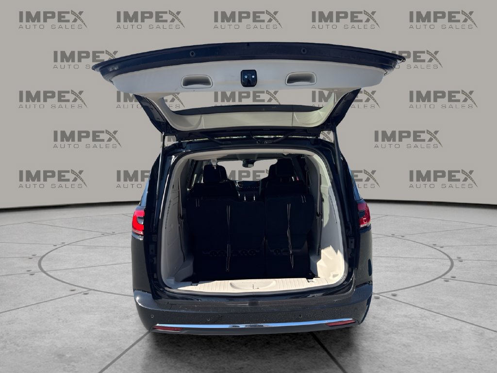 Used 2024 Chrysler Pacifica Limited FWD image 27