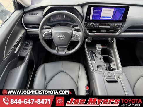 Used 2025 Toyota Grand Highlander FWD image 14