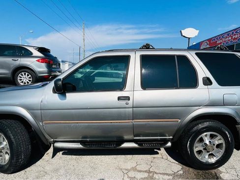 Used 2001 Nissan Pathfinder SE RWD image 2