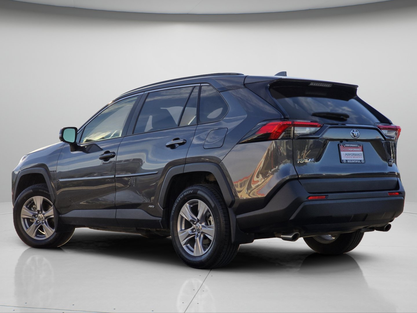 Used 2025 Toyota RAV4 XLE AWD/4WD image 19