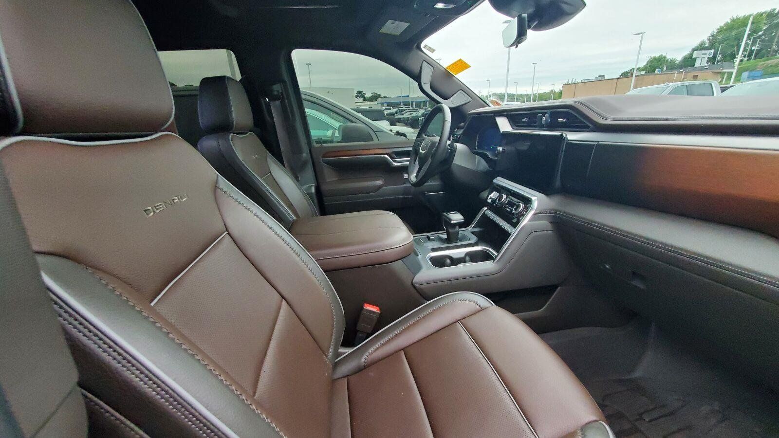 Used 2024 GMC Sierra 1500 Denali w/ Denali Reserve Package AWD/4WD image 4