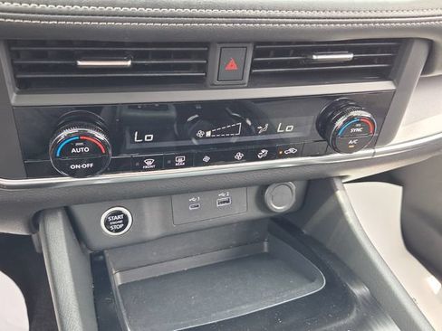 Used 2023 Nissan Rogue SV AWD/4WD image 19