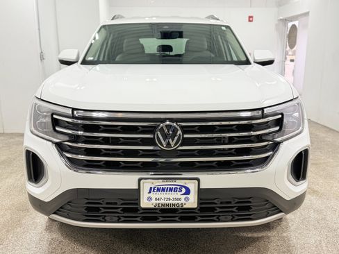 Used 2025 Volkswagen Atlas SE w/ Black Wheel Package image 2