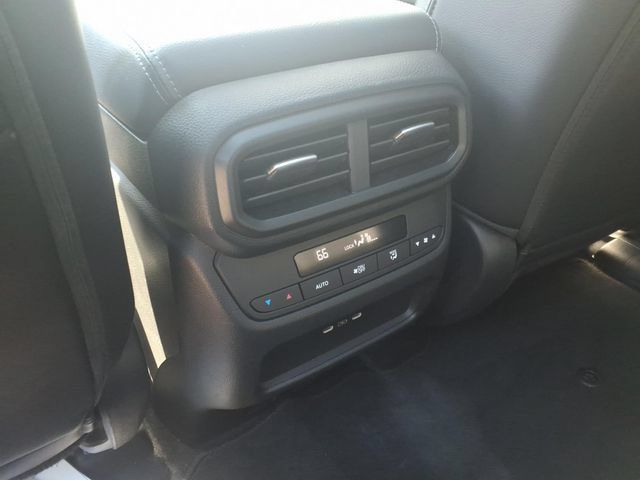 Used 2025 Honda Pilot Touring image 9