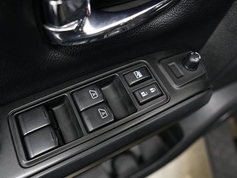 Used 2018 Nissan Titan SL w/ Midnight Edition image 23