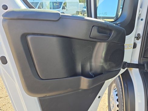 Used 2025 RAM ProMaster 2500 w/ Convenience Group image 11