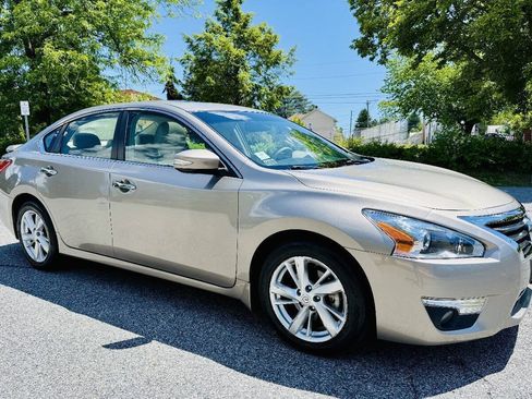 Used 2013 Nissan Altima 2.5 SL w/ Technology Pkg FWD image 3
