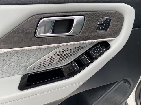 Used 2025 Ford Explorer Platinum w/ Ultimate Package image 27