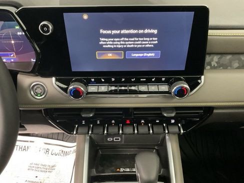 New 2026 Chevrolet Colorado ZR2 w/ Technology Package AWD/4WD image 15