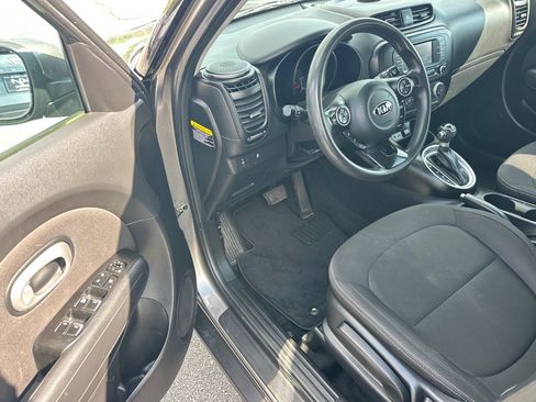 Used 2019 Kia Soul FWD image 6