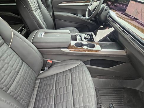 New 2026 Cadillac Escalade Platinum Sport w/ LPO, ONYX Package AWD/4WD image 10
