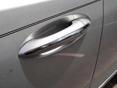 Used 2019 Buick Enclave Essence FWD image 20