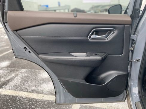 Used 2023 Nissan Rogue Platinum w/ Platinum Premium Package image 16