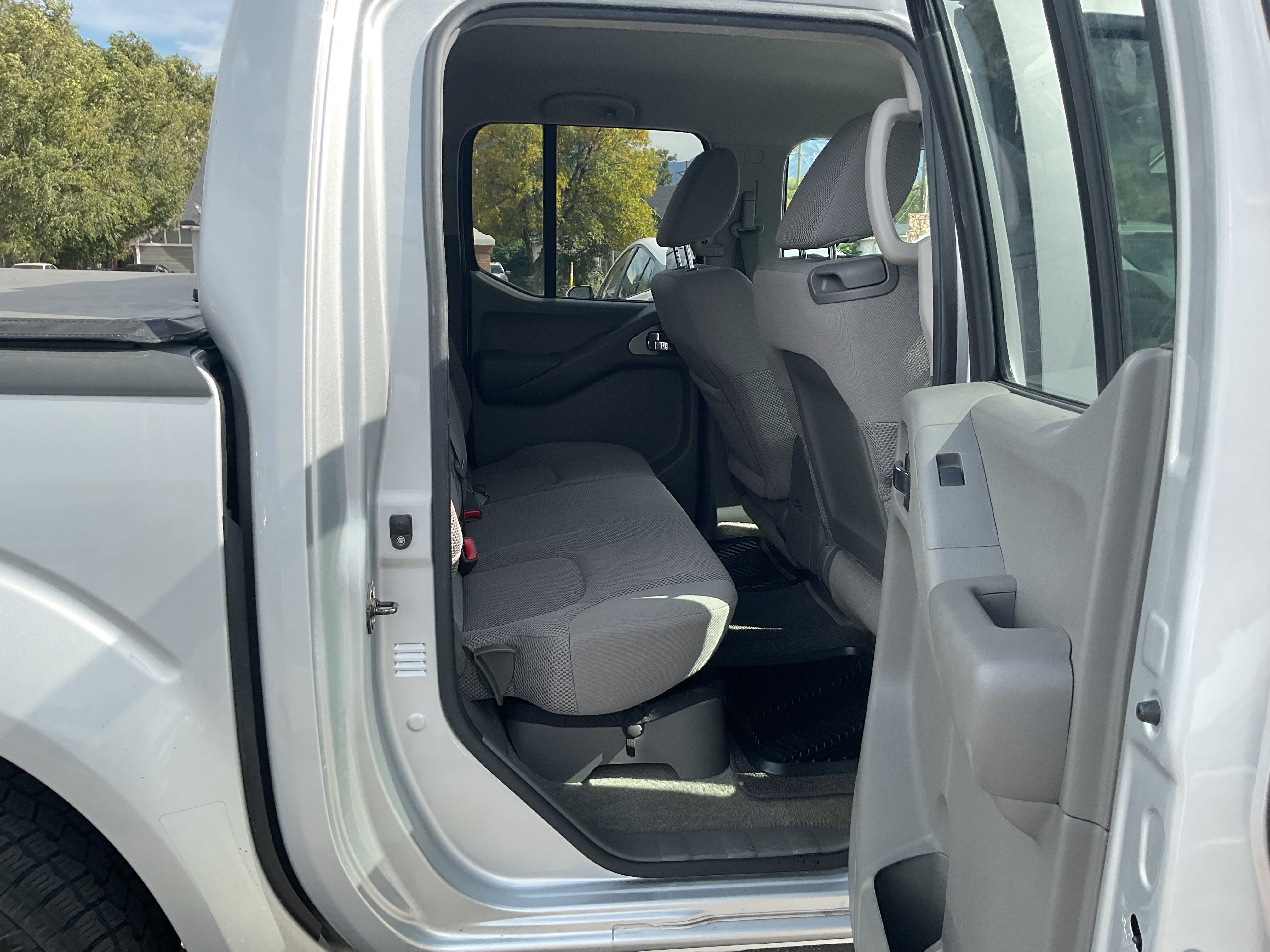 Used 2013 Nissan Frontier SV w/ SV Value Truck Pkg AWD/4WD image 11