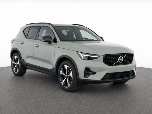 Used 2024 Volvo XC40 B5 Plus w/ Protection Package Premier AWD/4WD image 2