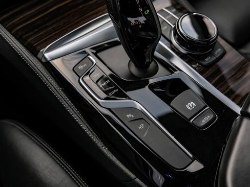 Used 2018 BMW 540i xDrive w/ M Sport Package image 25