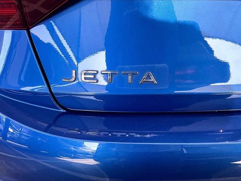 Used 2024 Volkswagen Jetta SE w/ Panoramic Sunroof Package FWD image 10