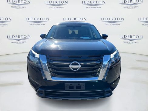 Used 2024 Nissan Pathfinder SV image 3