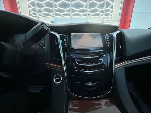 Used 2015 Cadillac Escalade ESV Premium image 14