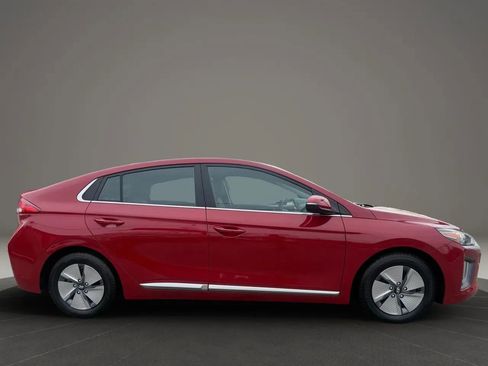 Used 2022 Hyundai Ioniq SE image 4