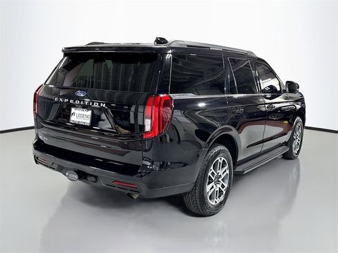 Used 2025 Ford Expedition Active image 7