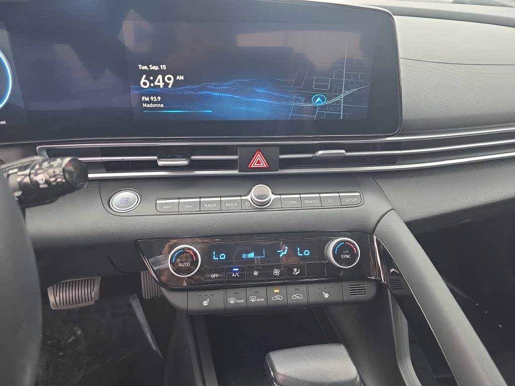 Used 2023 Hyundai Elantra SEL w/ Convenience Package FWD image 12