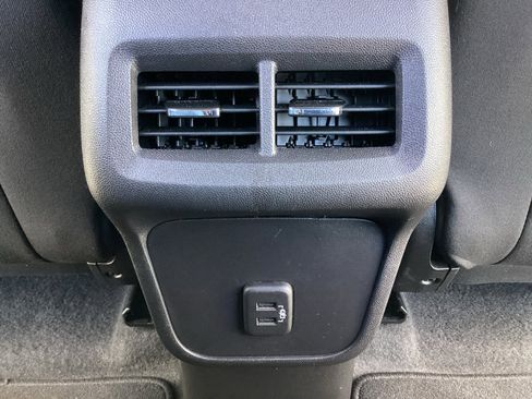 Used 2024 Chevrolet Equinox LT image 29