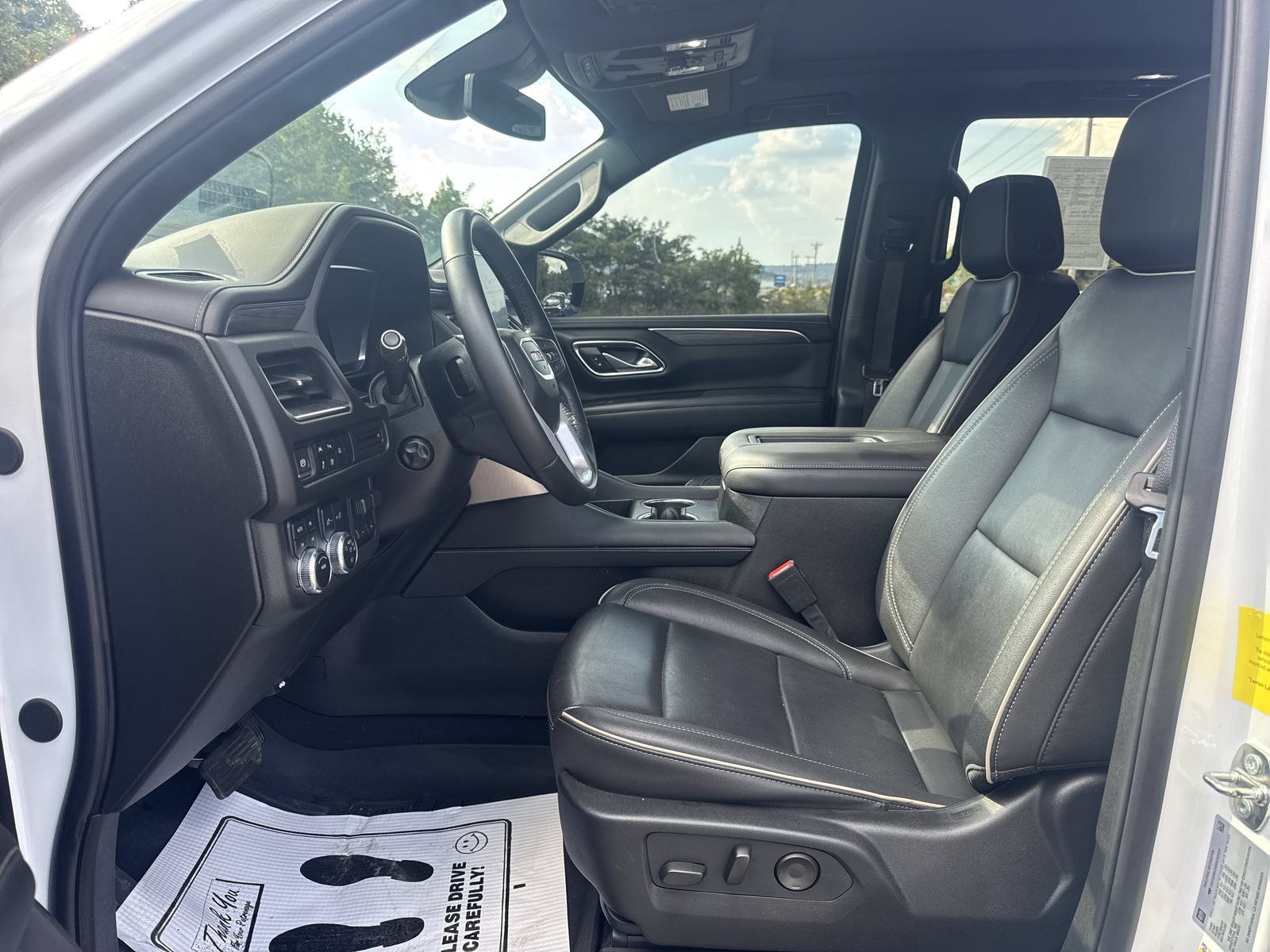 Used 2024 GMC Yukon SLT w/ SLT Premium Package AWD/4WD image 14