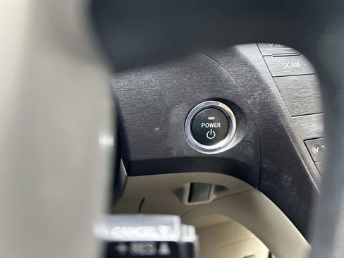 Used 2011 Toyota Prius Two image 31