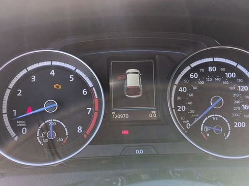 Used 2017 Volkswagen Golf Base image 17